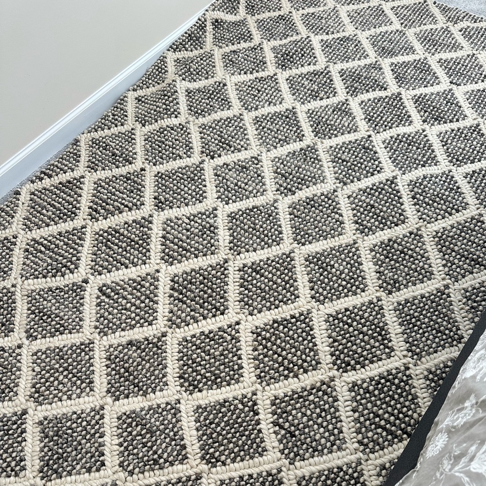 Pottery Barn TIKKA Handwoven Flatweave Rug 5’ x 8’ Gray & Bone